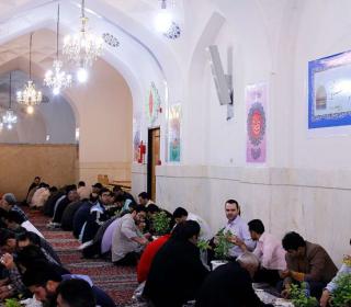 اطعام روزه داران در آستان مقدس حضرت عبدالعظیم علیه السلام - رمضان ۹۷ - پخش شده از شبکه دو سیما