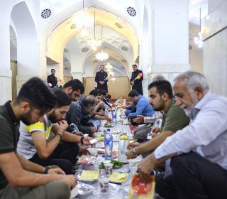 مراسم افطاری در حرم مطهر حضرت عبدالعظیم (ع) - رمضان 1438 قمری - عکس : رستمی