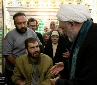 لحظاتی ناب از آیین غبارروبی مضجع مطهر حضرت سیدالکریم(ع) در ایام دهه مبارک کرامت با حضور خادمان آستان قدس رضوی و همچنین جانباز سرافراز لانچری جنگ رمضان